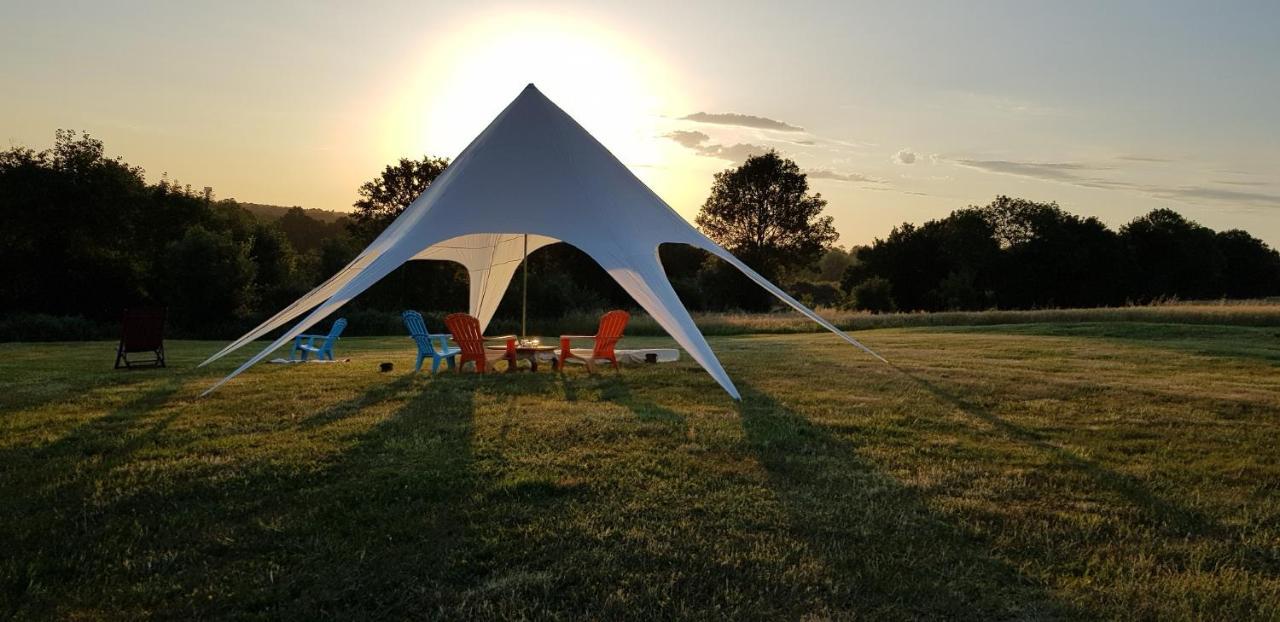 Camping La Petite Houmee Curzay-sur-Vonne Zewnętrze zdjęcie