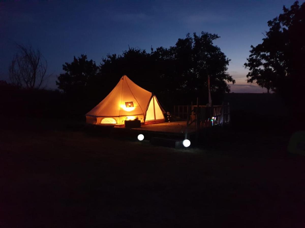Camping La Petite Houmee Curzay-sur-Vonne Zewnętrze zdjęcie