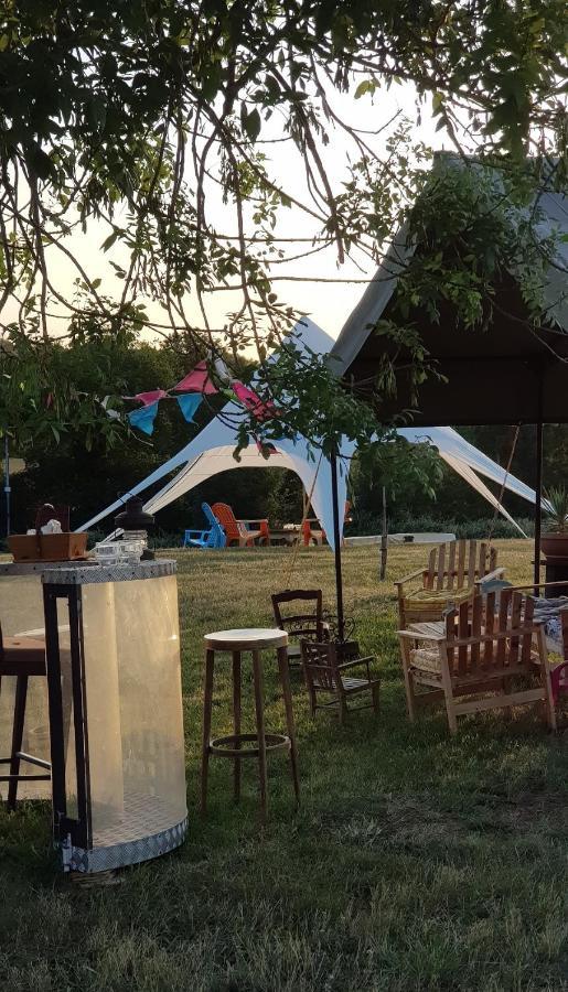 Camping La Petite Houmee Curzay-sur-Vonne Zewnętrze zdjęcie